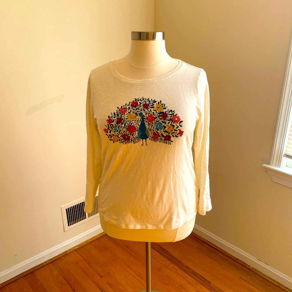 Beautiful peacock white tee with 3/4 length sleeves